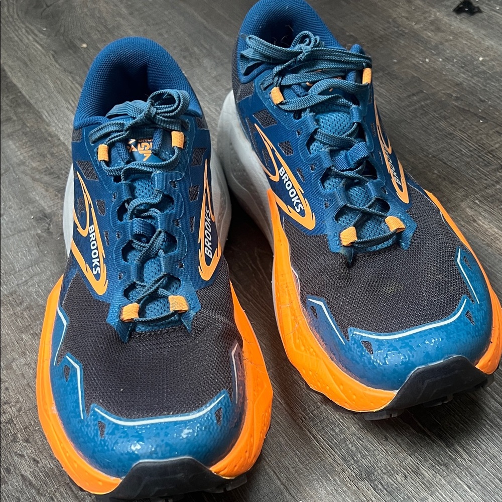 Brooks Men's 10 Caldera 7 Running &Trail shoes great condition